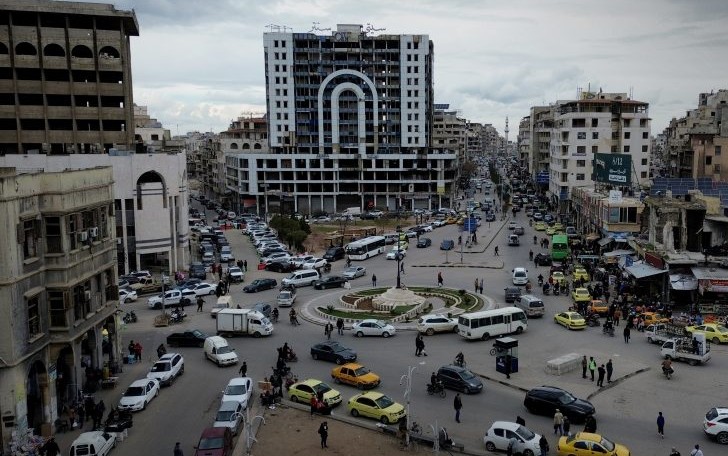 هل غيّر محافظ حمص اسم حي "عكرمة" إلى "يزيد بن معاوية"؟